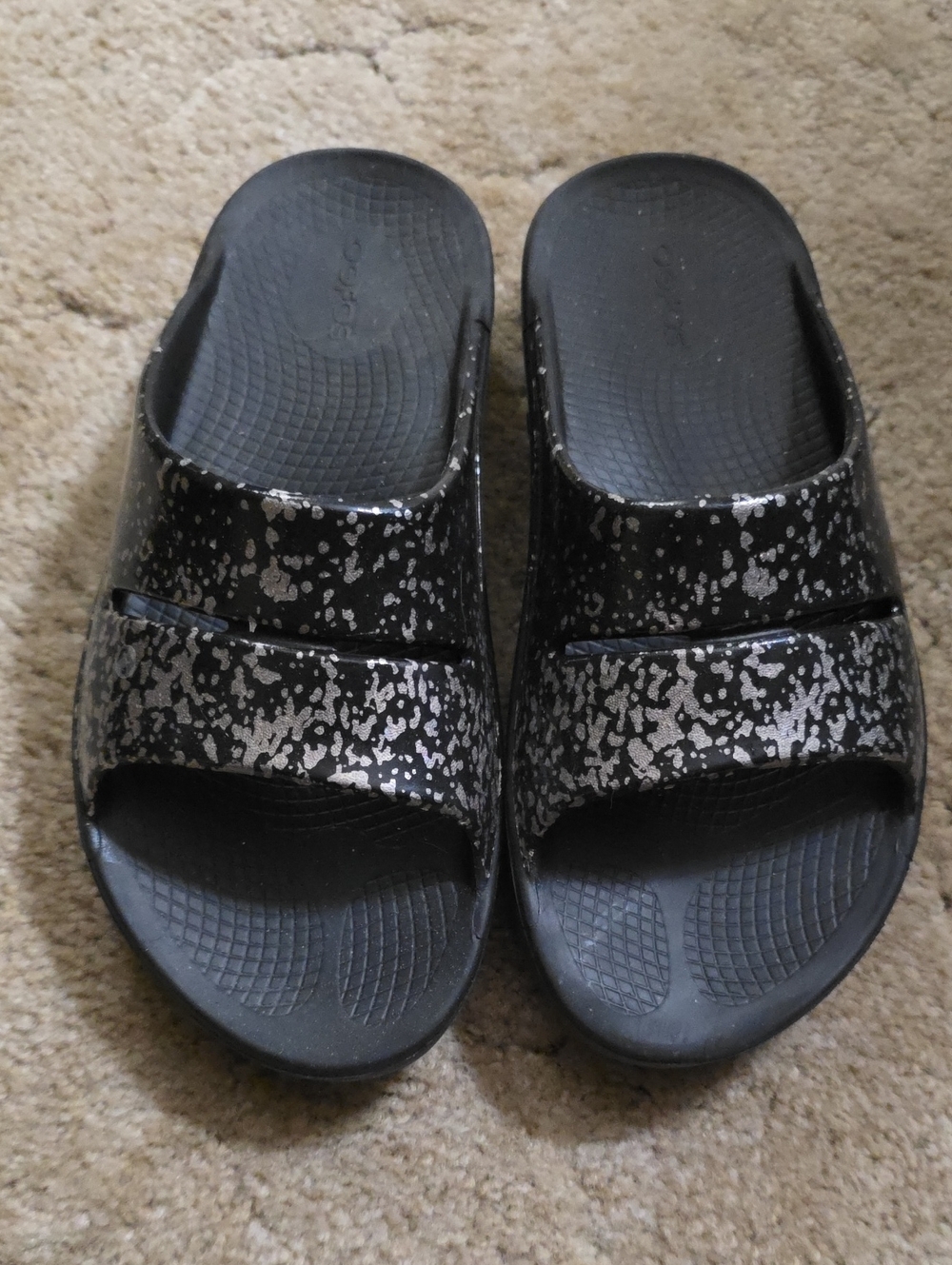 Womens OOFOS Black Slide Sandals with Silver Speckle
